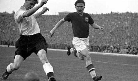 filmhu/2009_03/puskas2_sz.jpg