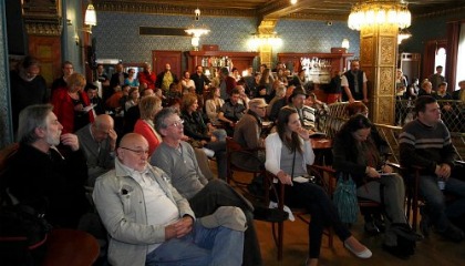 Szombat a Filmszemlén: Sültbolondok