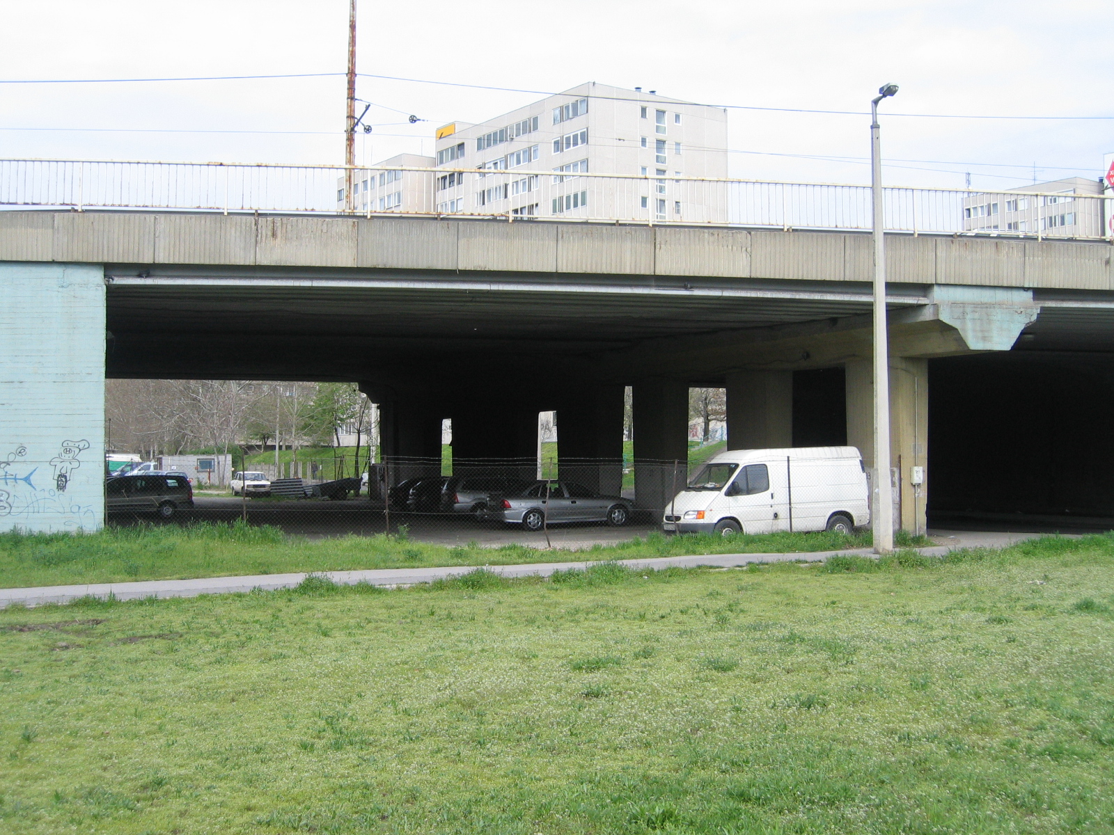 Parkoló, Árpád híd pesti hídfő